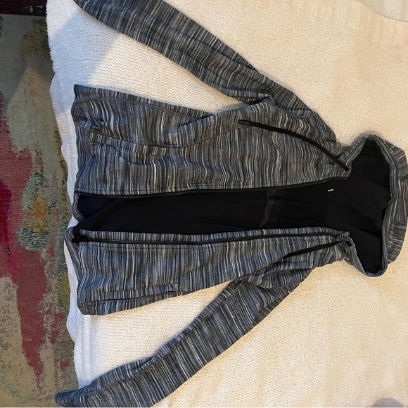 define jacket with hood - Picture 2 of 3